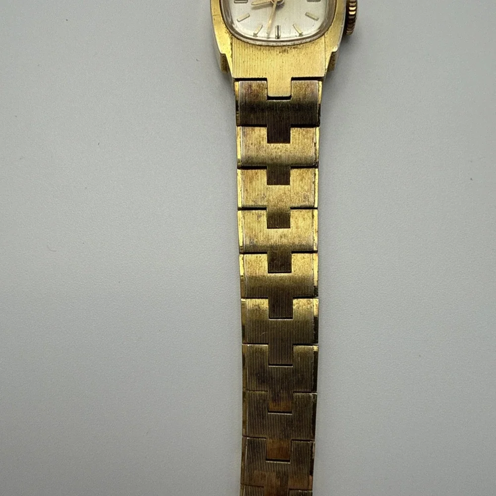 Vintage Timex Mechanical Women's Watch 18mm Gold Tone* Winds, Runs, Keeps Time !